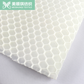 Wide hexagonal thin sandwich mesh